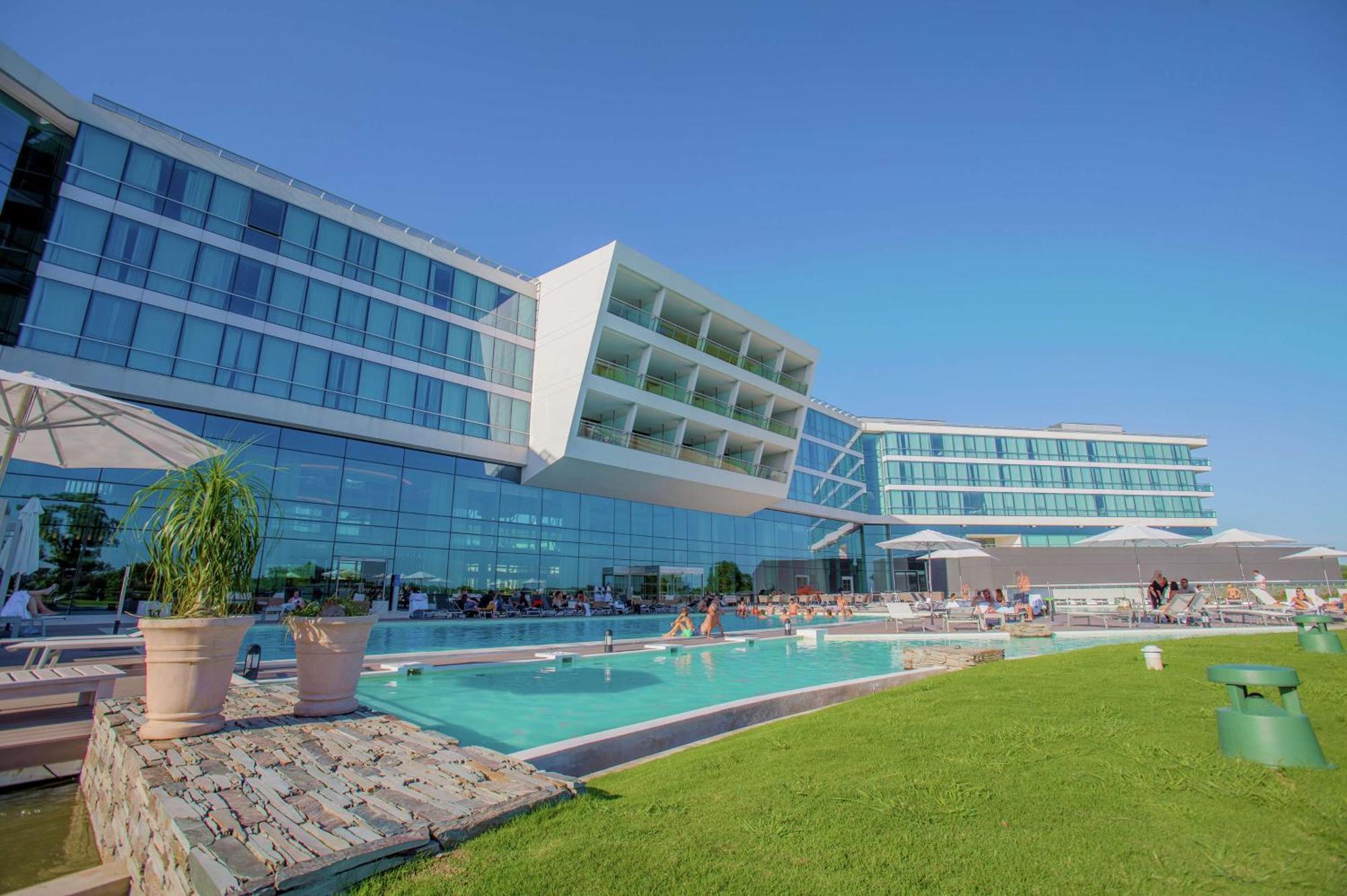 Hilton Pilar Hotel Exterior photo
